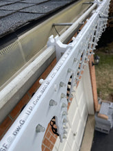 Load image into Gallery viewer, 25 pack of Gutter Prop Mounts in White